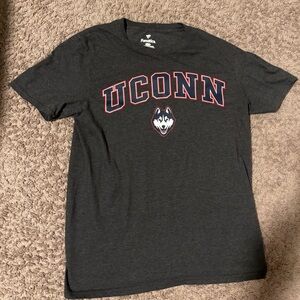 UConn Huskies Fanatics T-Shirt Men’s Medium Dark Gray